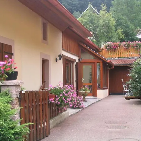 Holiday home Au Calme Avec 2 Chambres, Terrasse, Jardin, Bbq Et Parking Inclus A - Fr-1-744-42 *