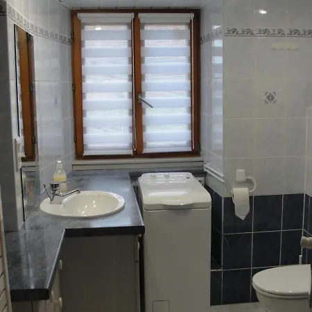 Au Calme Avec 2 Chambres, Terrasse, Jardin, Bbq Et Parking Inclus A - Fr-1-744-42 شقة *