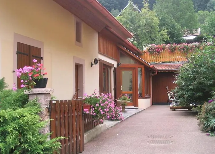 شقة Au Calme Avec 2 Chambres, Terrasse, Jardin, Bbq Et Parking Inclus A - Fr-1-744-42 *