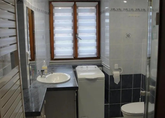 Au Calme Avec 2 Chambres, Terrasse, Jardin, Bbq Et Parking Inclus A - Fr-1-744-42 شقة *